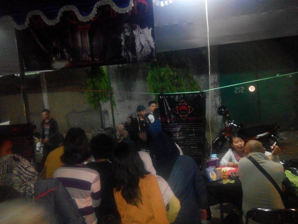 WisataMistis's tweet photo. Suasan seru di depan Stand Wisata Mistis di cibadak Culinary @ccdn_bdg https://t.co/ATyEbXxH8R