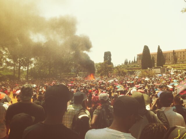 KetiBrand's tweet photo. #whilefeeswerefalling #FeesHaveFallen #feesmustfall #weaintdonebyfar https://t.co/C39TDTiQ3F