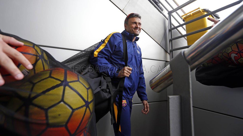 FCBarcelona_es's tweet photo. [FOTOS] Las imágenes más divertidas del entrenamiento de esta mañana https://t.co/TqjdIaMXaz https://t.co/Y0Vnm0mDMh