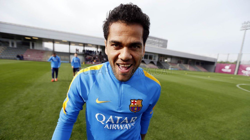 FCBarcelona_es's tweet photo. [FOTOS] Las imágenes más divertidas del entrenamiento de esta mañana https://t.co/TqjdIaMXaz https://t.co/Y0Vnm0mDMh