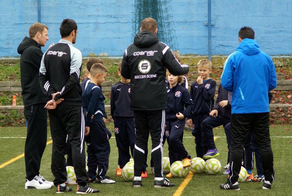 AnteBasic13's tweet photo. Introducing the session to the players @gnkdinamo @CoerverUK https://t.co/aO76A4NUhu