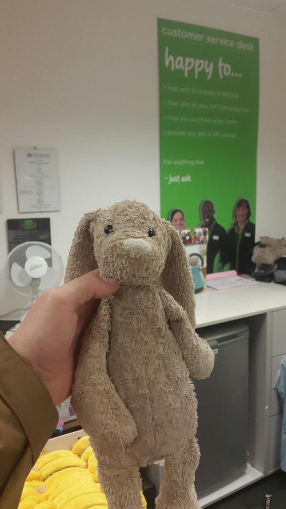 alex_elliott's tweet photo. @asda Thanks to Asda Stockport for rescuing and homing Mr Lewis for the night! One very happy little girl! https://t.co/QJG848p9KL