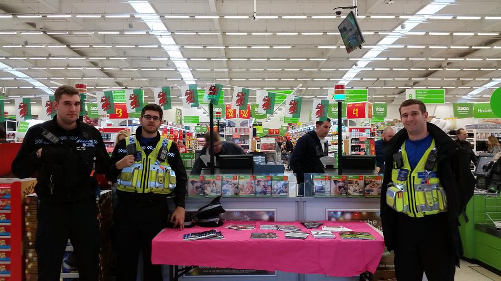 We have had @SWPSwansea PCSO'S in store today, promoting White Ribbon Campaign and Online safety.