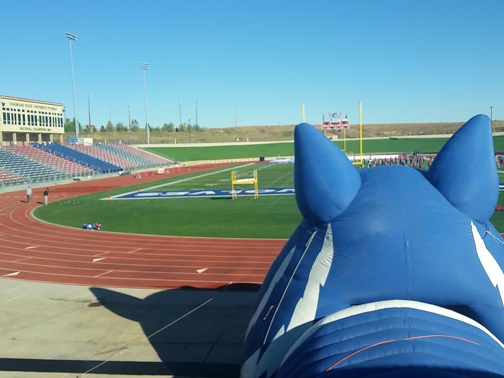 alexandertap32's tweet image. Beautiful day for some football! #6vs#7 #beatmines #PinkOut #CSUPueblo