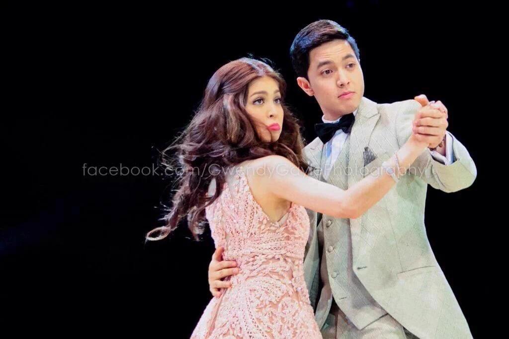somethingtodo4u's tweet photo. Kilig moments 💑😍
@mainedcm @aldenrichards02 
#ALDubEBTamangPanahon https://t.co/fsFMPeJLmf