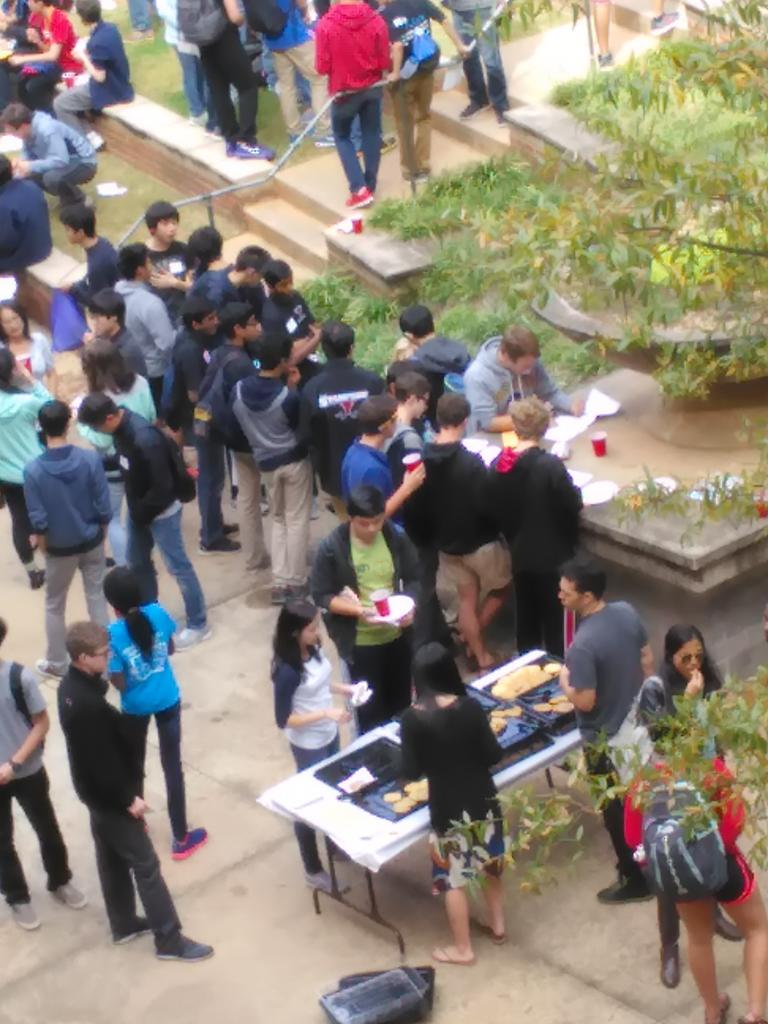 MrLewisNOHS's tweet image. Some of your favorite #mathtitans enjoying lunch and checking their answers #teamroundnext