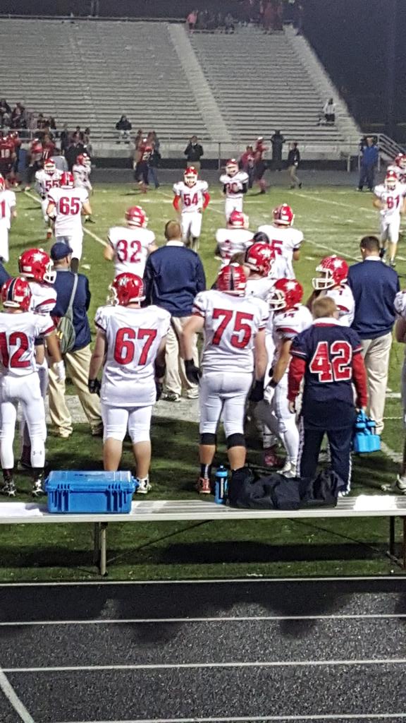 Julie220011's tweet photo. So proud of my Star's first varsity game last night! #54Mom https://t.co/W512if1GoA