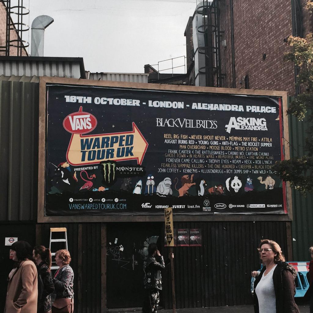 RandomWavesRecs's tweet photo. ¡La semana pasada estuvimos por aquí! En unos días os contamos como fue. #WarpedTourUK https://t.co/0nLi3kqmr3