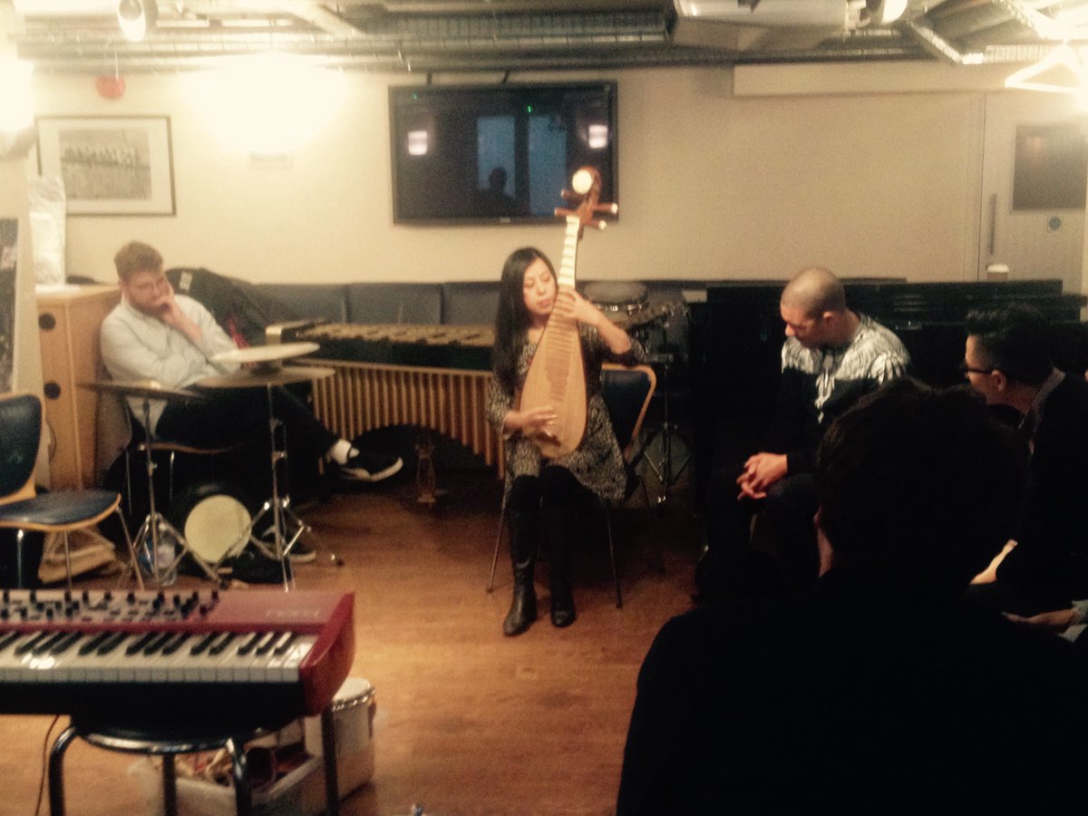 IoC_Brunel's tweet photo. RT @clubinegales: #academyinegales mentor Cheng Yu performs White snow in Spring 400 year old Chinese piece https://t.co/LpXsEqESjS