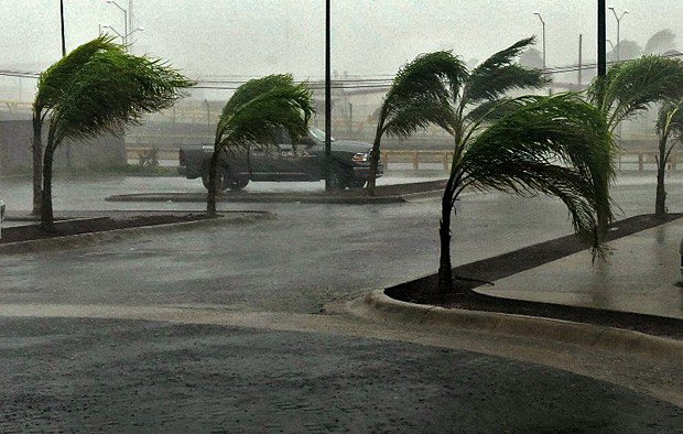 g1's tweet photo. Furacão Patricia é rebaixado para tempestade tropical, mas causa danos no México https://t.co/FmNHX0RZIH #G1 https://t.co/j64AipuSjk