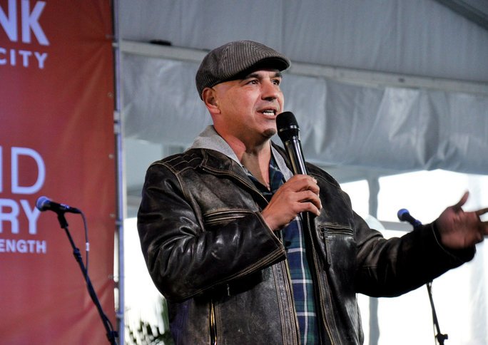 InStyle's tweet photo. .@NYCWFF's Meatopia host @chefsymon shares his favorite kitchen gadgets: https://t.co/bXrRvr1bBQ https://t.co/L2BT3l4t3x