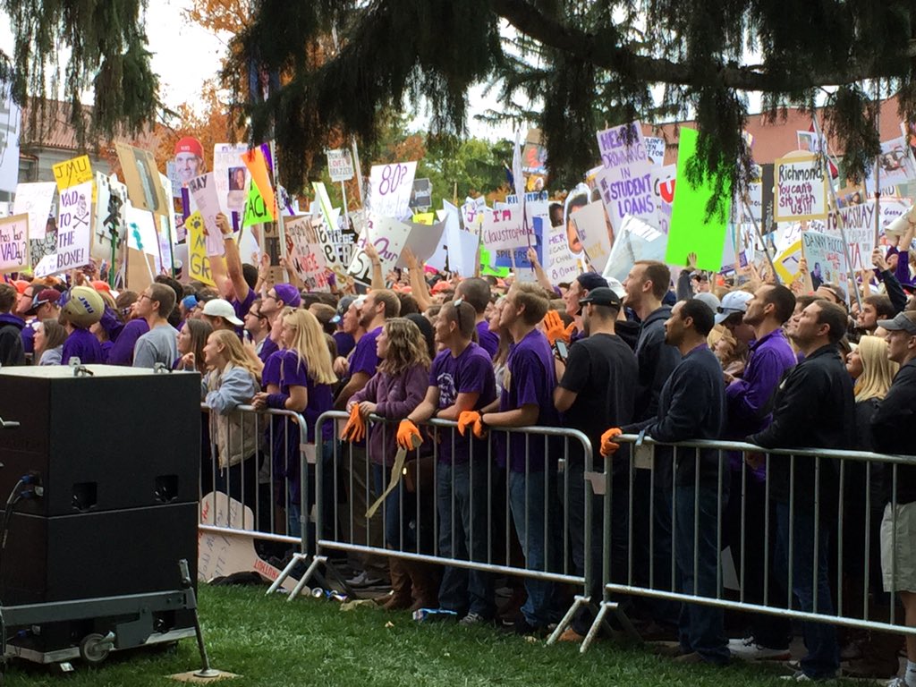 JMUSports's tweet photo. Not in Harrisonburg? Follow our SnapChat story 👻 (jmusports) https://t.co/3Ro2OSDRjx