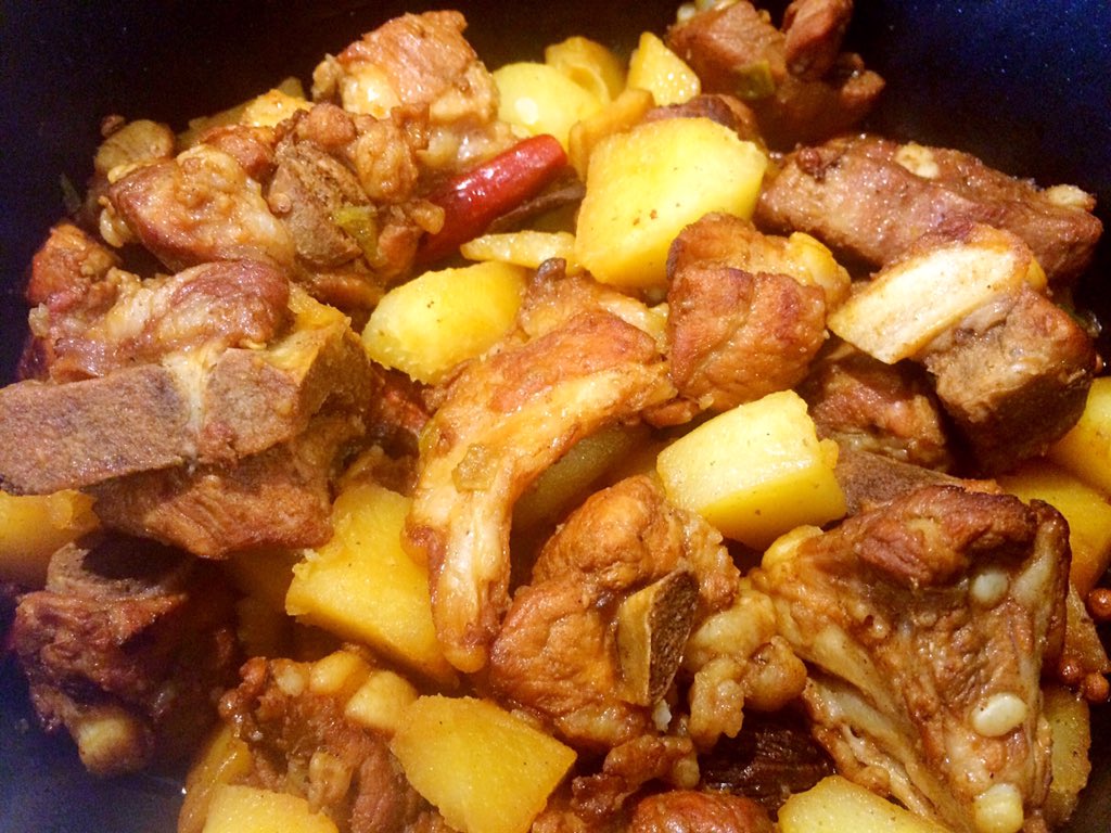 beibei623's tweet photo. My cooking today  ~ 土豆烧排骨&amp;鱼香肉丝😋 https://t.co/G2TlG4fpy0