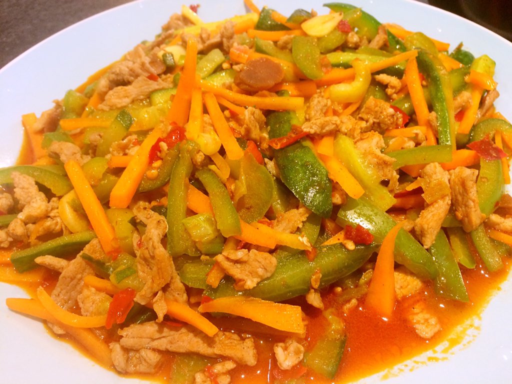 beibei623's tweet photo. My cooking today  ~ 土豆烧排骨&amp;鱼香肉丝😋 https://t.co/G2TlG4fpy0