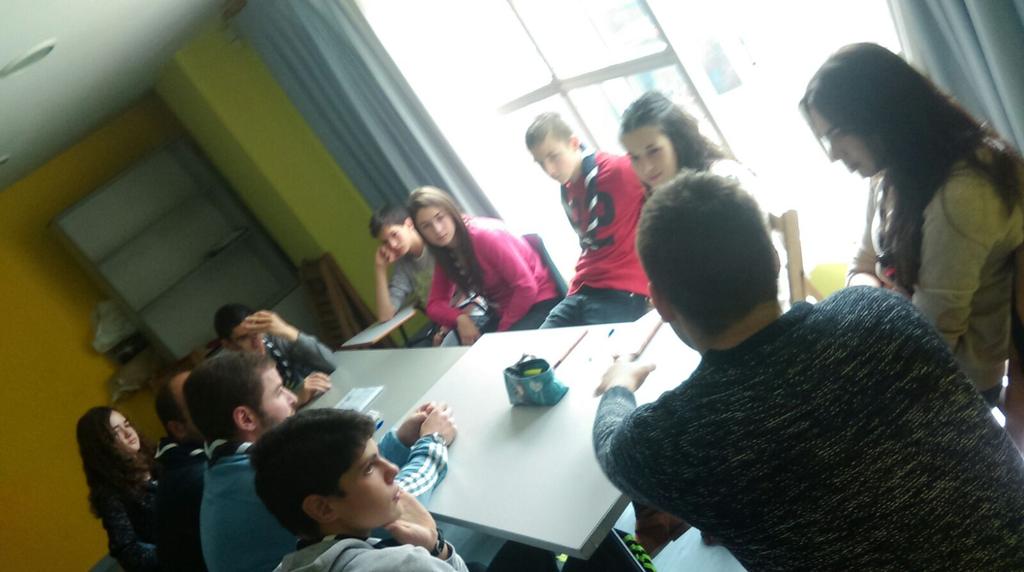 GSXIILinajes's tweet photo. Empezamos las actividades de los sábados con mucha ilu y muchos chavales nuevos. ¡Vamos, XII Linajes! https://t.co/L70Jkn2jsN