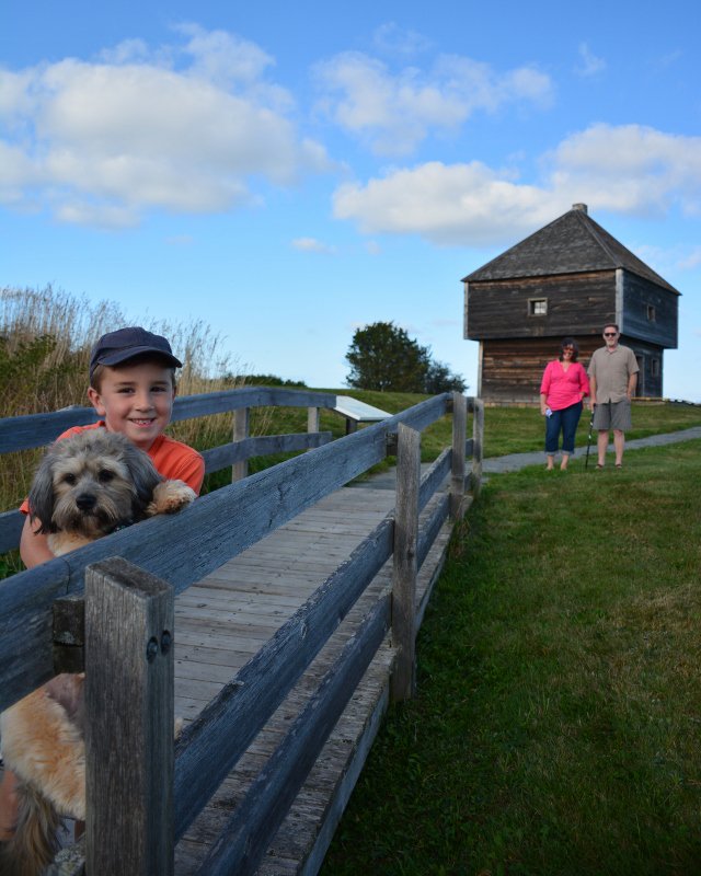 ParksCanada_NS's tweet photo. Celebrate these double-digit temperatures with a stroll at a #national #park or #historicsite! #FallInNS https://t.co/EPDXPexMUb