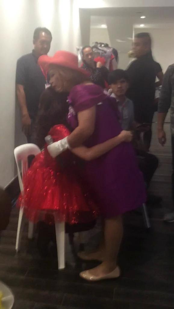 aldubupdates's tweet photo. Wally hugged Maine before the show started. These two already have a beautiful friendship! #ALDubEBTamangPanahon https://t.co/1C4Hg6AeAv