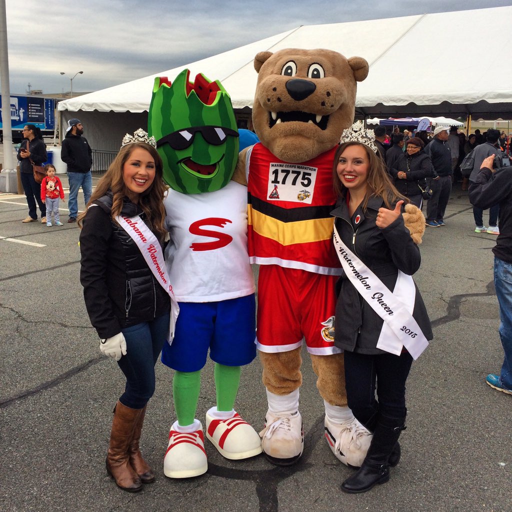 TheRealJSlice's tweet photo. #MCMKidsRun #WatermelonQueens #watermelonhydratesmcm #runwiththemarines @WatermelonBoard @Marine_Marathon https://t.co/W6wKrCcyRT