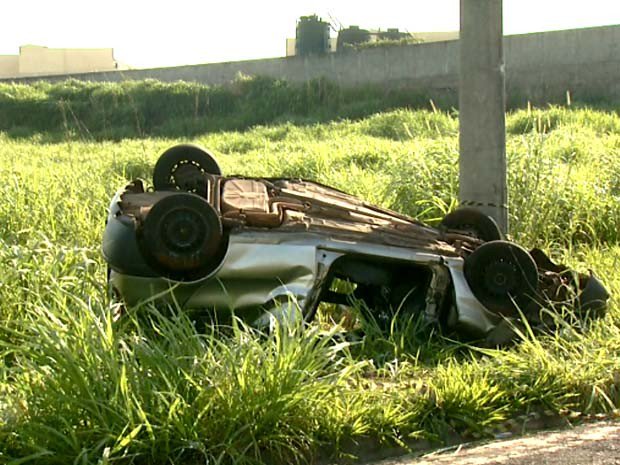 g1's tweet image. Capotamento deixa 2 mortos e 3 feridos em rodovia de Campinas (SP) glo.bo/1OYdypr #G1