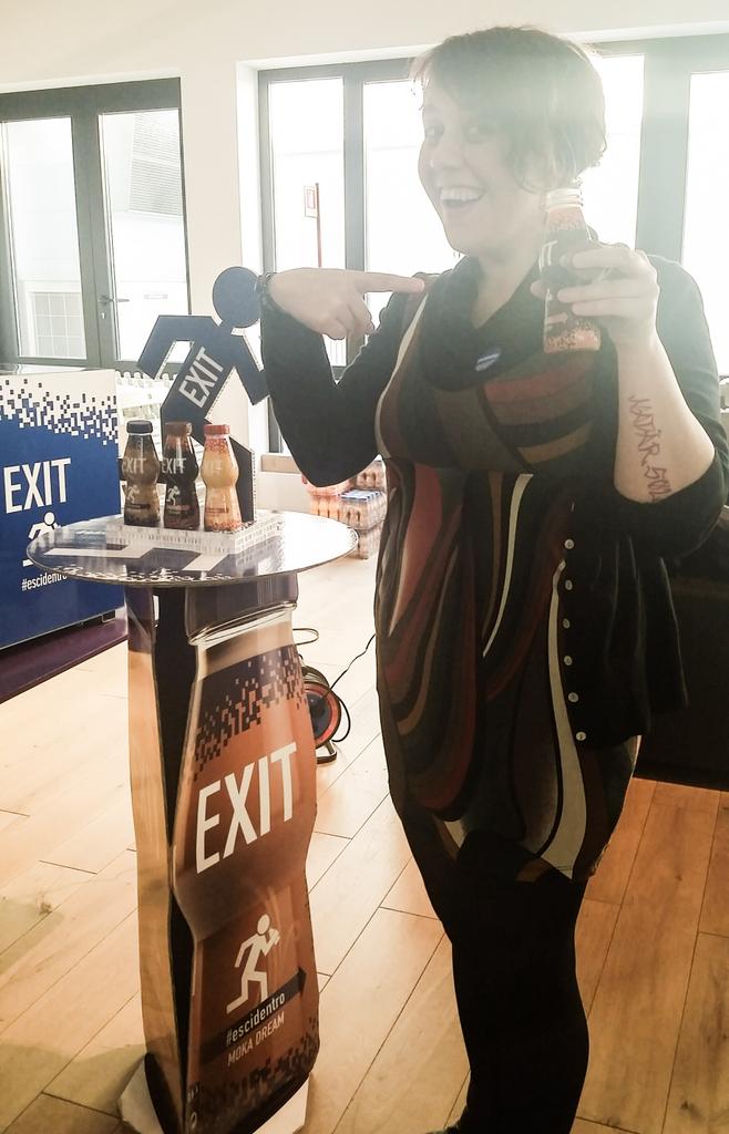 MusiCraftMilano's tweet photo. #ExytMilano incontra #EXIT #bevanda! E vissero felici e contenti! #escidentro con @exit_escidentro @VaranasiEle https://t.co/Bf204g8FJH