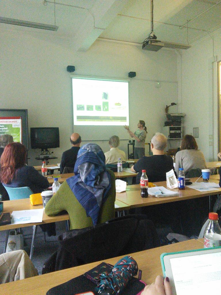 vivjones2's tweet photo. #bdm2015 thierry fonville and the issues with fragilaria species in shallow lakes https://t.co/FB86Vo1PXN