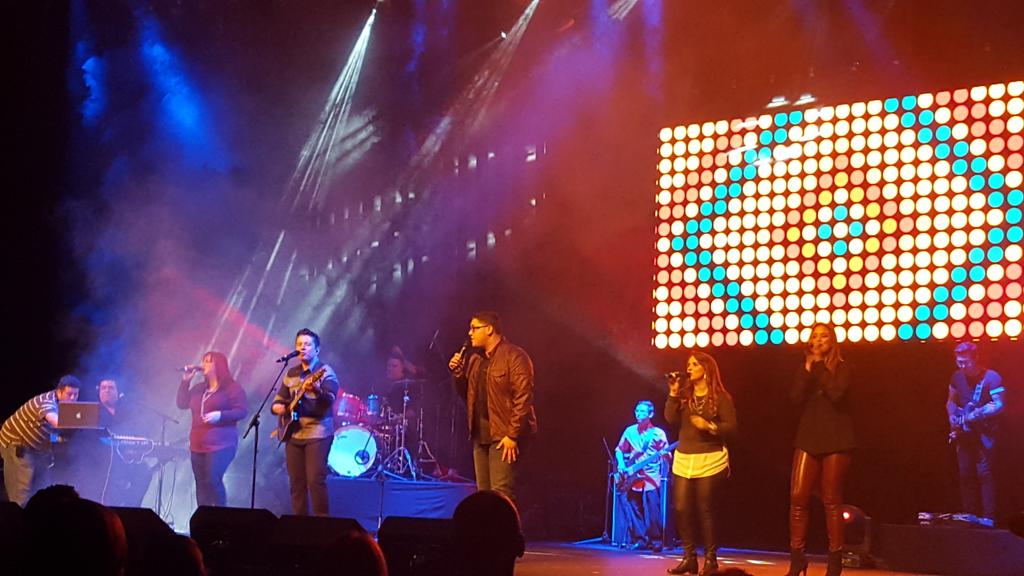 EdificaMujer's tweet photo. Ya comenzamos la grabación del cd @JWCmusic @JuanitaCercone @IglesiaJWC @PastorFrankJWC @zaydalopez7 #edifica2015 https://t.co/gDa3RDeW6O