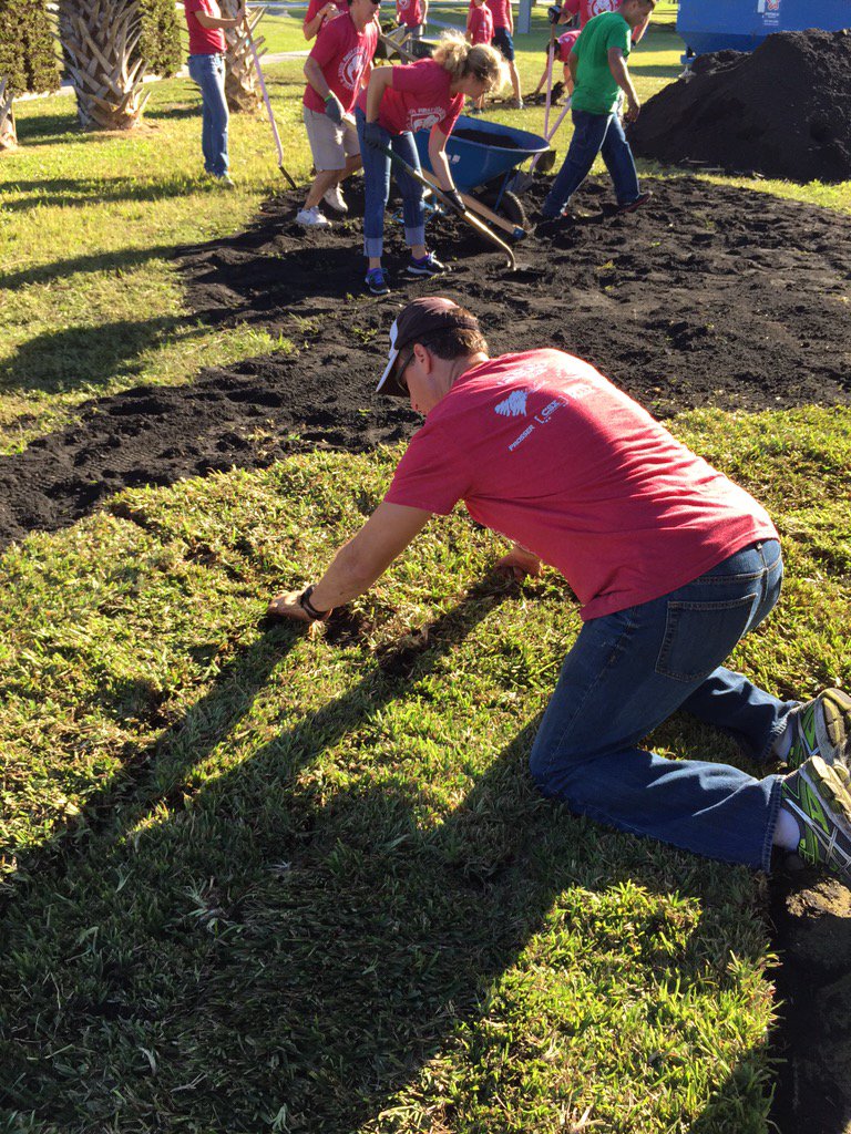 2winboys's tweet photo. @2winboys making a difference @mayport with @fcnmike and @katvideos https://t.co/esLSvF2Zfq