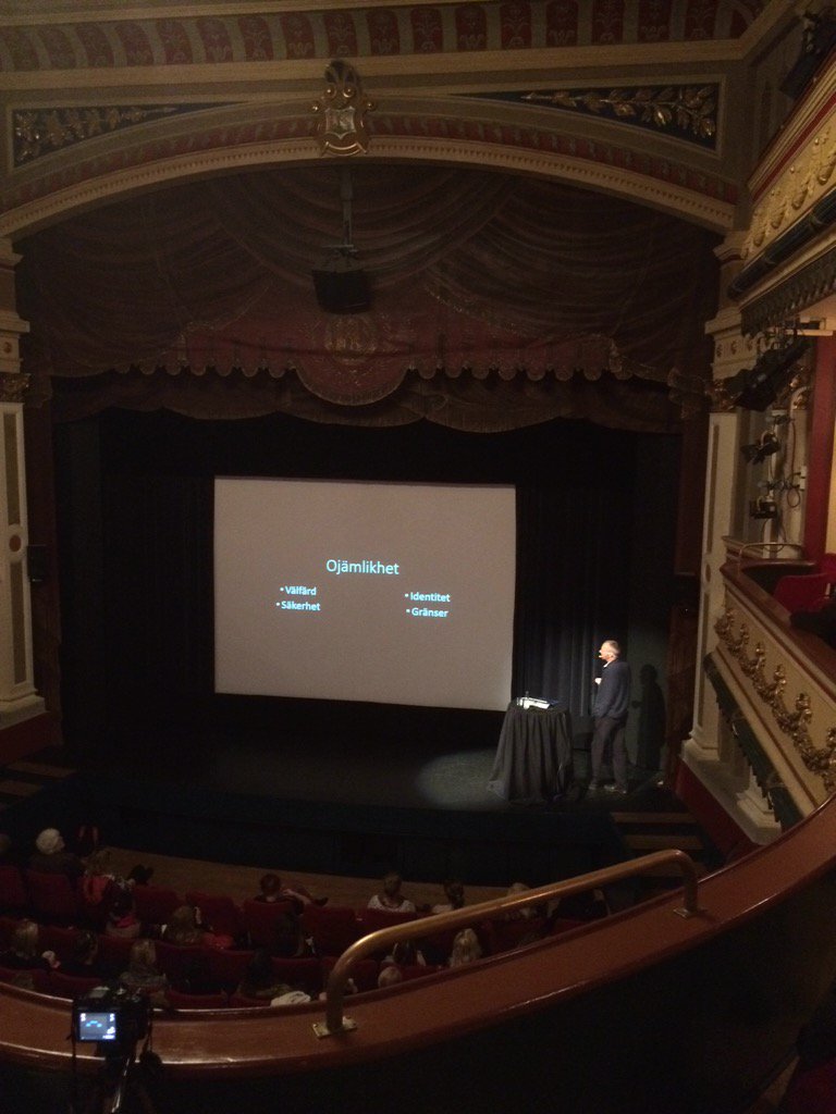 VarbergCalling's tweet photo. Just nu på Internationellt Fredsforum Varberg: Ojämlikhetens Pris - Bent Jörgensen #varbergcalling https://t.co/AbKdoEzA8G