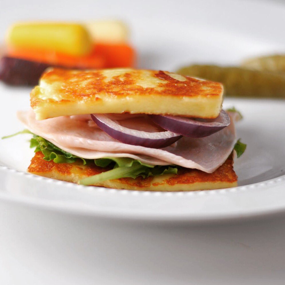 ModLowCarb's tweet image. #fiveminuteketomeals #lowcarb turkey sandwich on halloumi "bread" #keto #glutenfree #RECIPE: bit.ly/1H0ZXHt