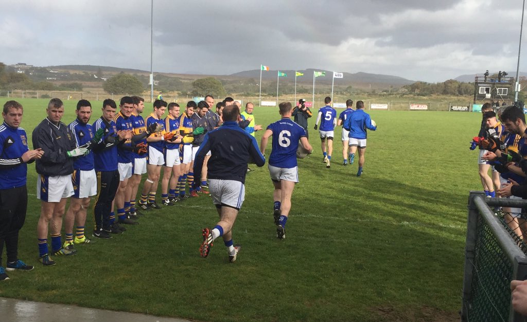comortaspeile15's tweet photo. Garda honóra déanta ag foireann @KilcarGAA do bhuaiteoirí Craobh an Chondae, @NaomhConaillGAA https://t.co/Fd0CQ0HtJm