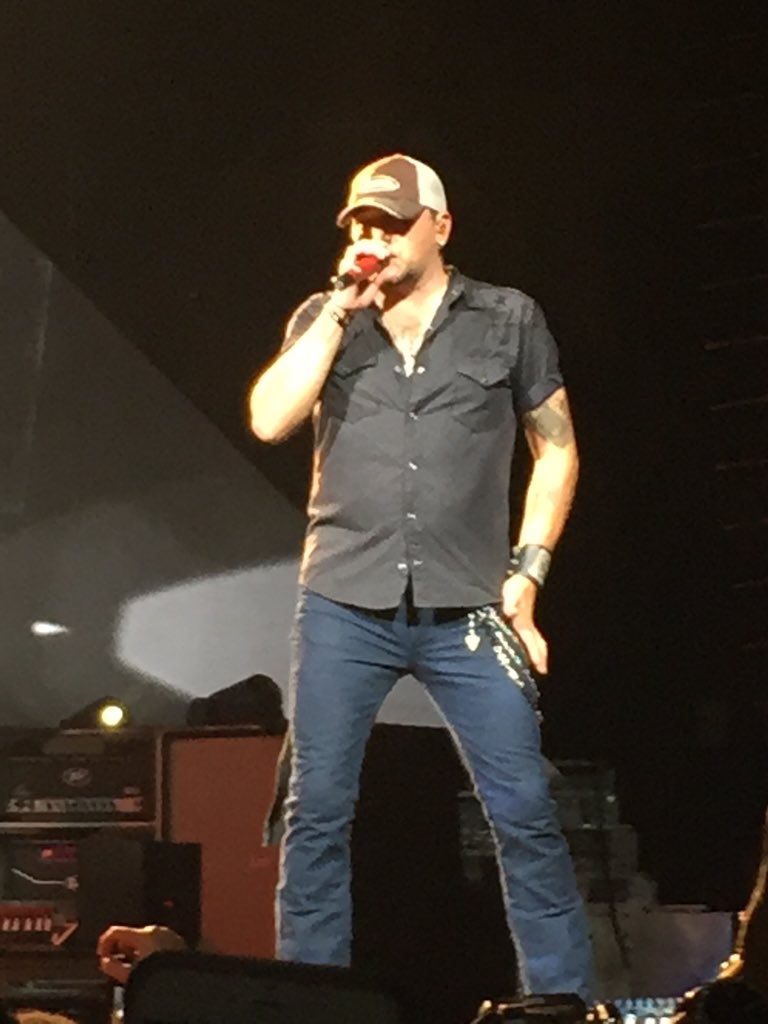 Mad_48's tweet photo. Last night in Tampa was epic can't wait for tonight in West palm! #burninitdowntour @Jason_Aldean https://t.co/VpuXXBpTSb