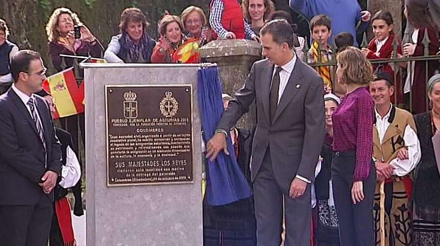 A3Noticias's tweet photo. Felipe VI entrega a Colombres el título de Pueblo Ejemplar de Asturias  ▶ https://t.co/KF0yOSSdAf https://t.co/zy8VqPgIc6