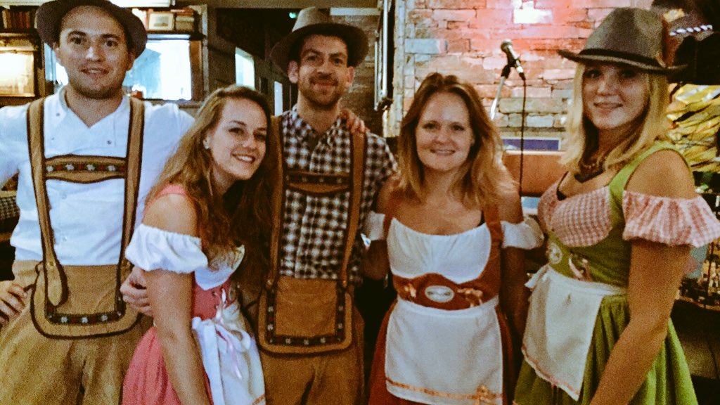 Jetzt geht los! Van 15.00 tot 3.00 uur: het 1e Tripel Blond #Oktoberfest 
Meer info: facebook.com/TripelBlond/po…