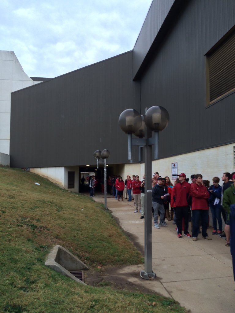 RF_Collegiate's tweet photo. Incredible turnout this AM for our first early entry game of the fall! #RFStudents ready to #BeatAuburn https://t.co/7tw2S6Nh3D