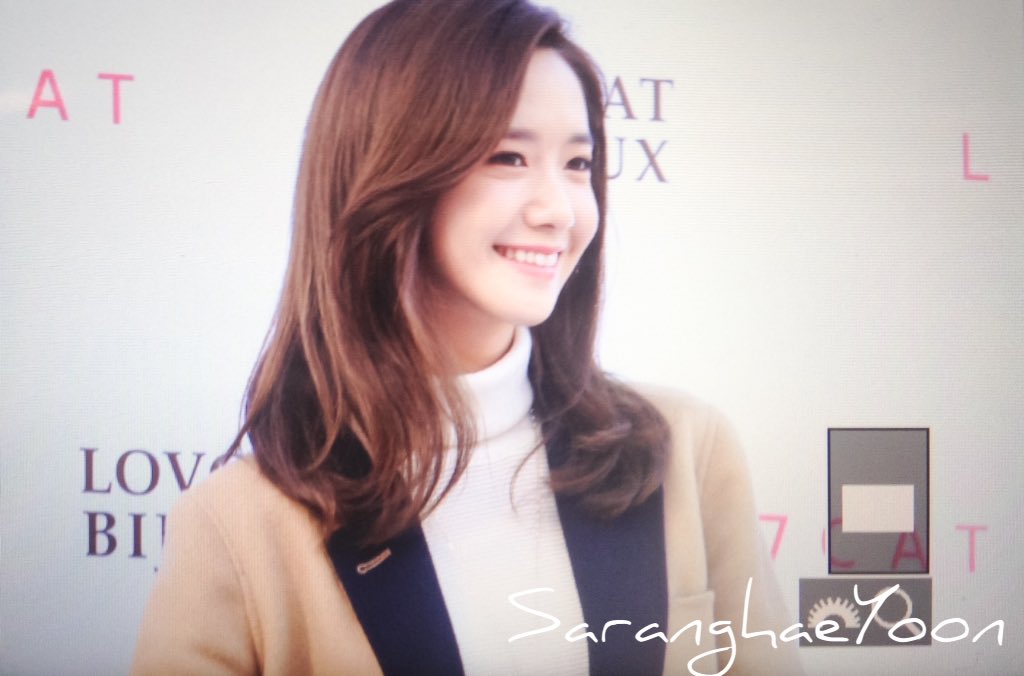 [PIC][24-10-2015]YoonA tham dự buổi fansign cho thương hiệu "LOVCAT" vào chiều nay - Page 3 CSFmCtyUsAARJHD