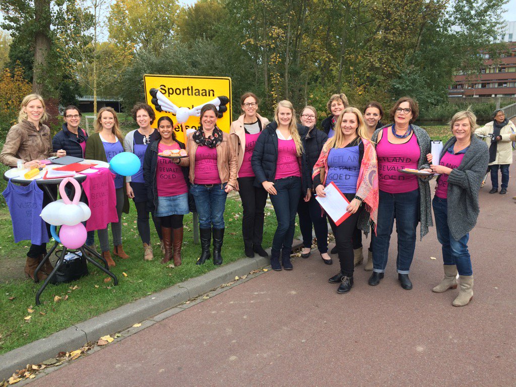 Verloskundigen halen handtekeningen op voorbehoud kraamafdeling Vlietland@De_KNOV <a href="/KringRijnmond/">Kring Rijnmond</a>