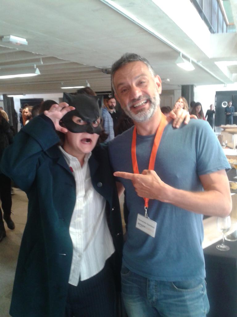 twocatsbook's tweet photo. Un gato y #FernandoGamboa en #AmazonAcademy https://t.co/7crosu6Ze9