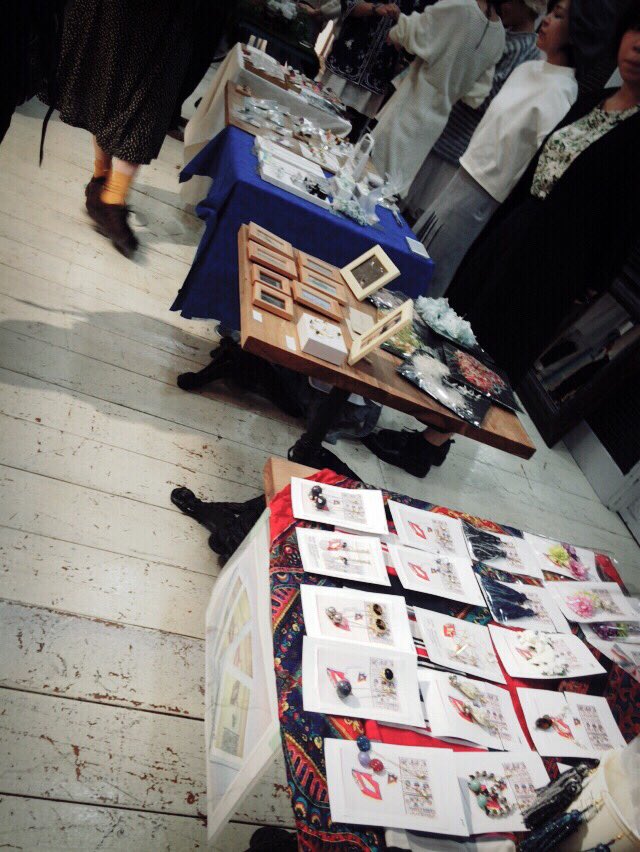 mademeeee's tweet photo. 今回出品した商品は
１１月初旬にwebにあげる予定です🙌🏼 https://t.co/STGSthfSqv