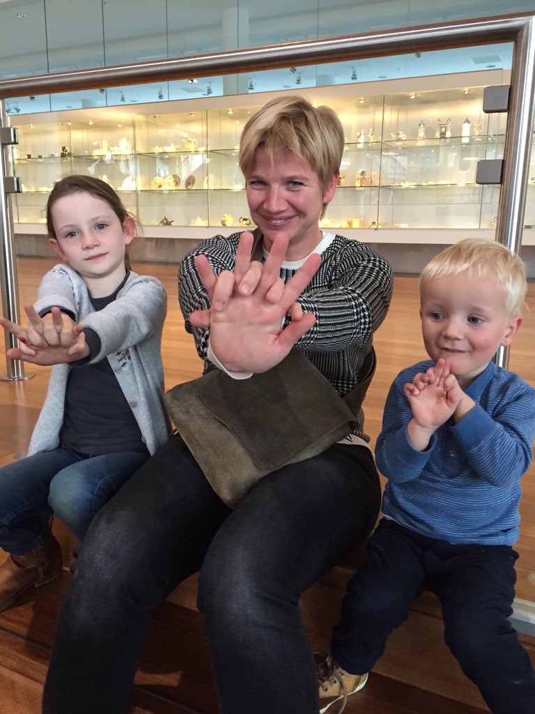 pjpm_schuffelen's tweet photo. Dirk @Kuyt can do it and many other Dutch #CPR @KeepHeartbeat at #restartaheart in @uitMaastricht @SaveALifeScot https://t.co/wj5D3zbebq