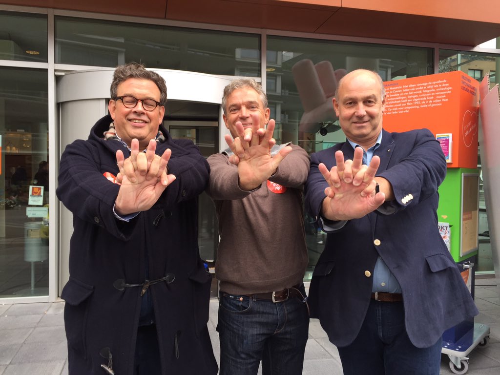 pjpm_schuffelen's tweet photo. Dirk @Kuyt can do it and many other Dutch #CPR @KeepHeartbeat at #restartaheart in @uitMaastricht @SaveALifeScot https://t.co/wj5D3zbebq