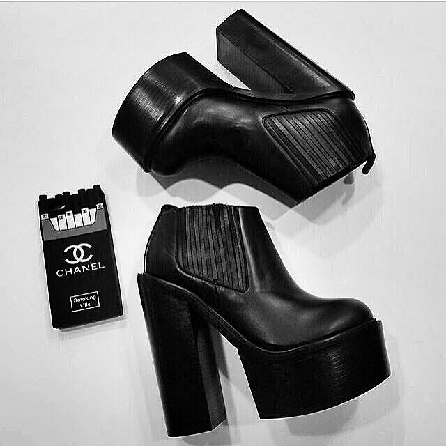 Aurevoircindere's tweet photo. MOSHE JEFFREY CAMPBELL X AUREVOIRCINDERELLA (LINKinProfile) https://t.co/4Y1Lacfzt7