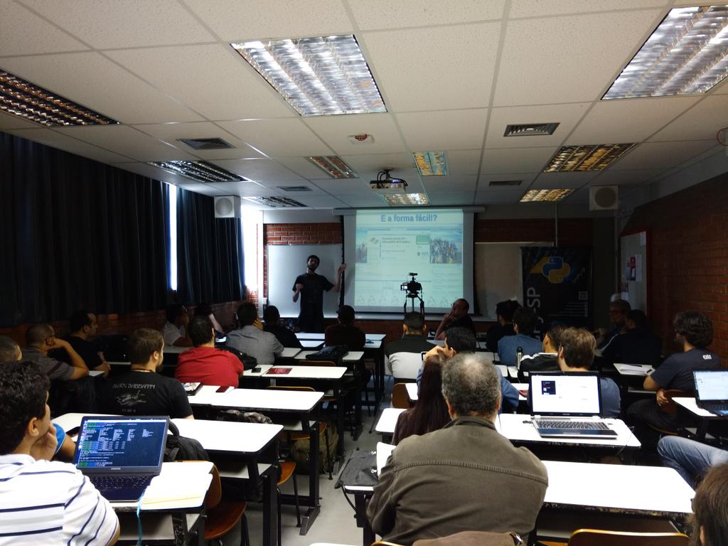 alini_x's tweet image. Raspagem de Dados com Scrapy do @rafaelhenrique no @grupysp #grupySp