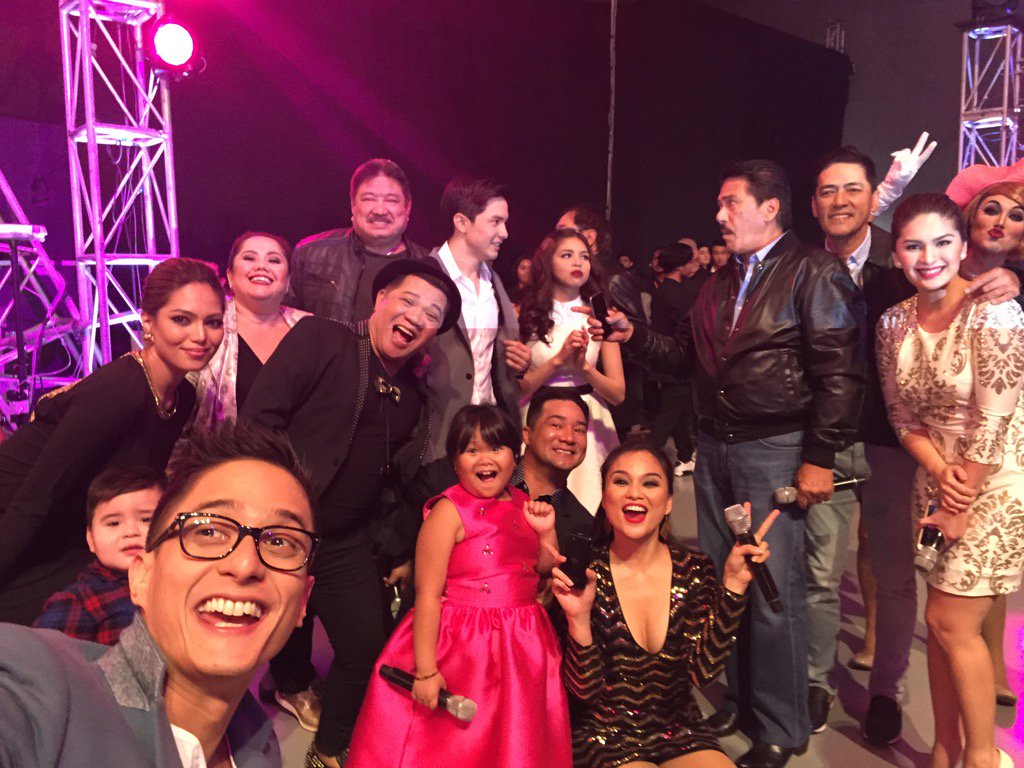 AngPoetNyo's tweet photo. Muli sa aming Dabarkads, isang wagas na sukli ng pagmamahal sa mga nagmamahal sa amin. #ALDubEBTamangPanahon https://t.co/VKYIWkzj22