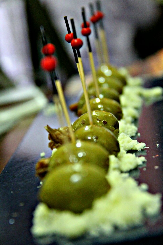 AIONSur's tweet photo. @Luispintura80 no es sólo un cocinero, es un artista gastronómico @DeMayorCocinero @Enrique_chef @Inesporro https://t.co/IElxZwf2mg