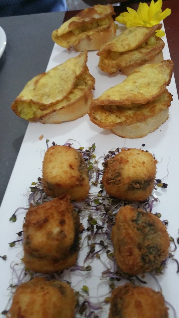 AIONSur's tweet photo. @Luispintura80 no es sólo un cocinero, es un artista gastronómico @DeMayorCocinero @Enrique_chef @Inesporro https://t.co/IElxZwf2mg