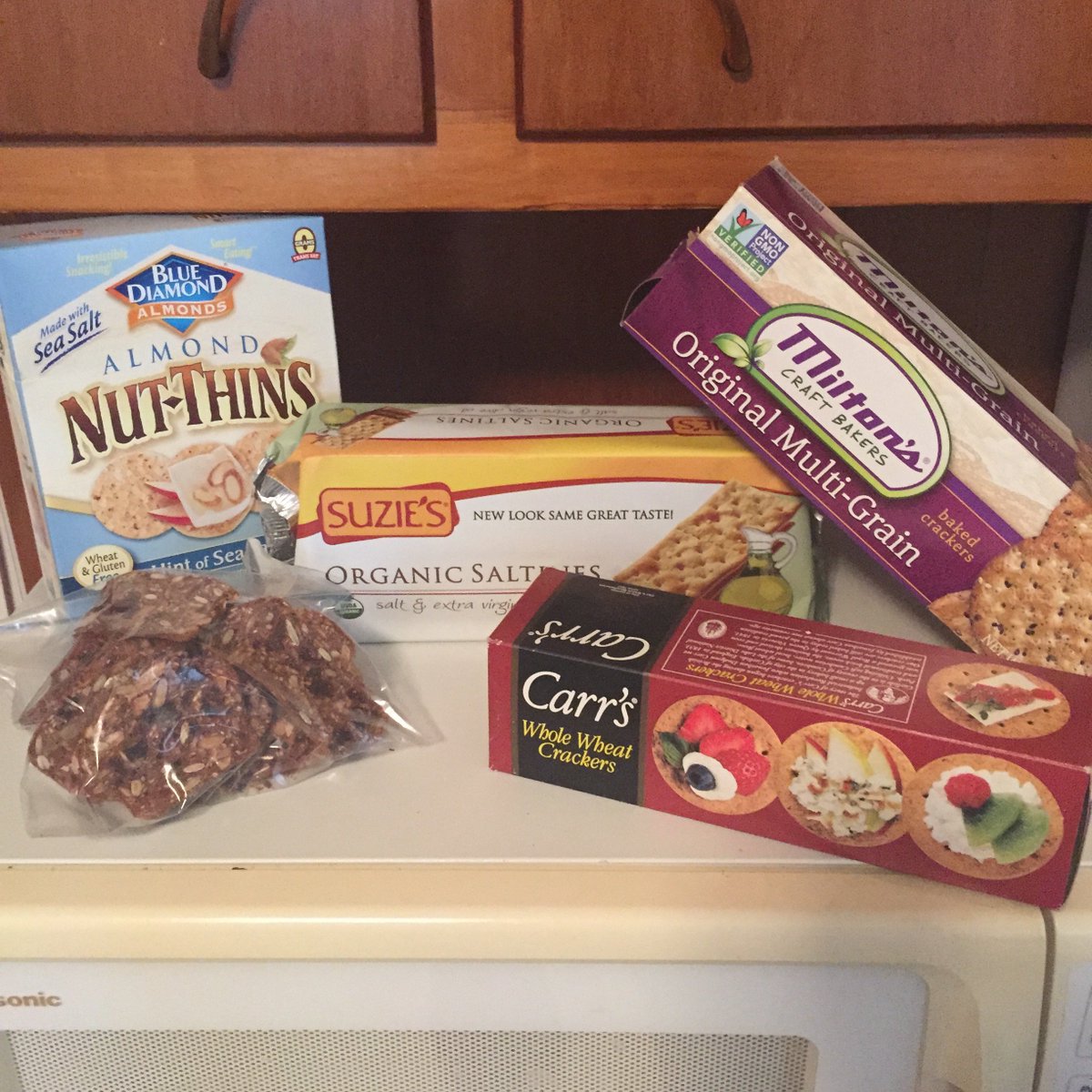 LarissiaMurphy's tweet photo. Ummmm. #CrackerAddict https://t.co/pWBqUZhPug