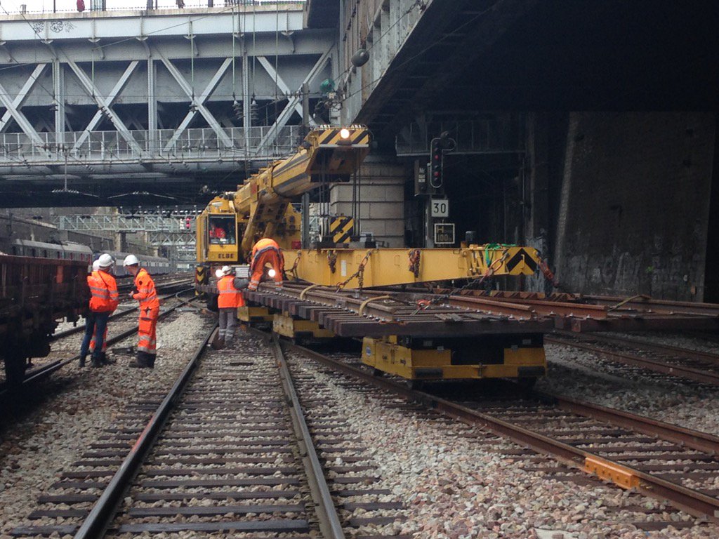 npayenidf's tweet photo. Programme Vigirail 2015_ Renouvellement d'appareils de voie en gare de Paris St Lazare_@Projets_IDF @RVBRE85 https://t.co/46is7j4QfQ