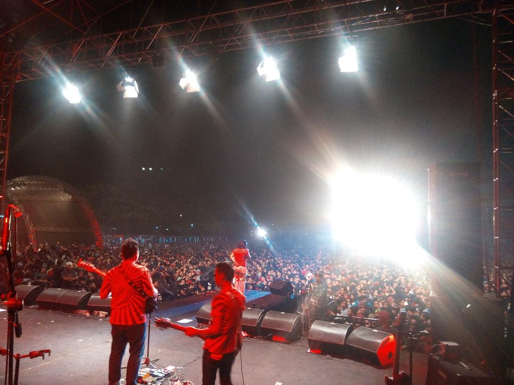 souljahmusik's tweet photo. On Stage : Bersamamu @SuperFriendsBK Lap Yon Zipur 3 Bandung https://t.co/MxYNlktybG