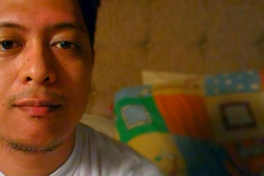 juddlax's tweet image. The walang-makakapigil-sakin shameless selfie.

#pagbigyan #bored #hudas #IGselfie #sunnies #asian #pinoy #asusph