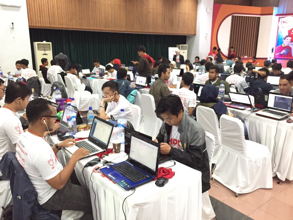 indigoincubator's tweet photo. Suasana serius coding #hackathonMDK#BDG https://t.co/7WPPtO2hKr